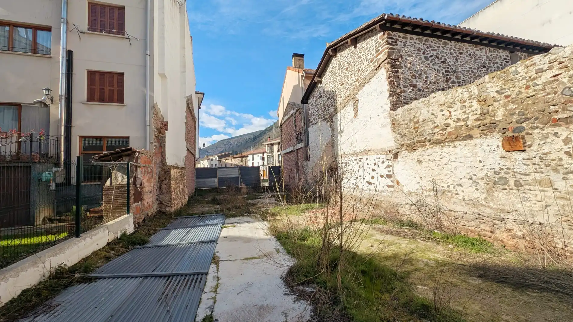 Außenansicht von Residential zum Verkauf in Ezcaray