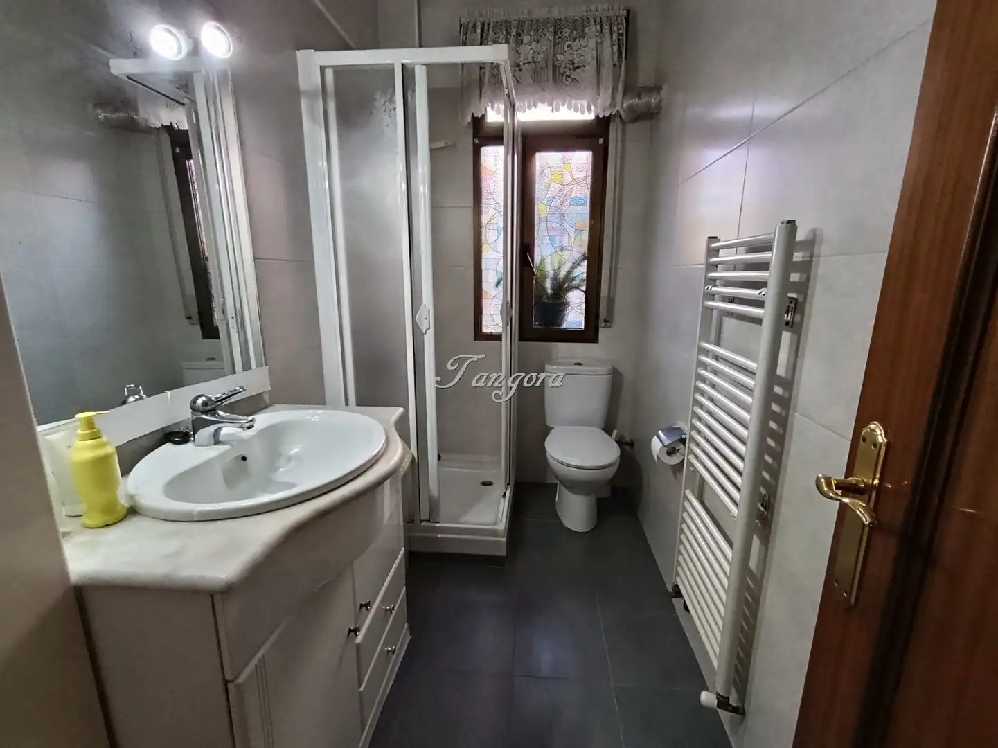 Bathroom of Flat for sale in Getxo   with Heating, Parquet flooring and Oven