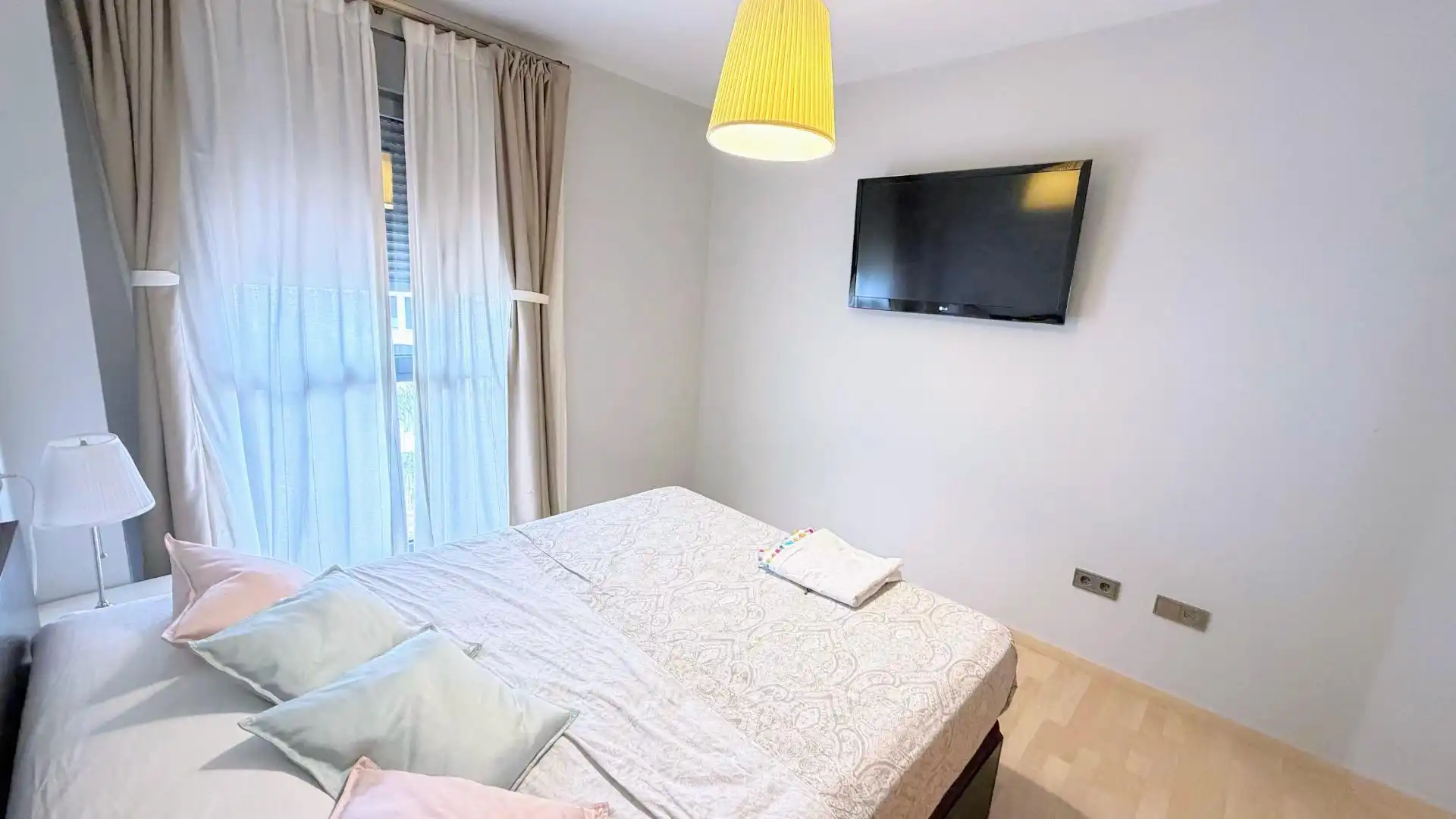 Bedroom of Flat for rent in El Bajondillo