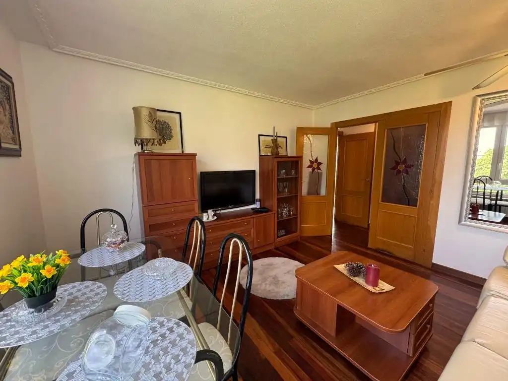 Wohnzimmer von Wohnung zum Verkauf in Los Corrales de Buelna  mit Heizung, Parkett und Terrasse