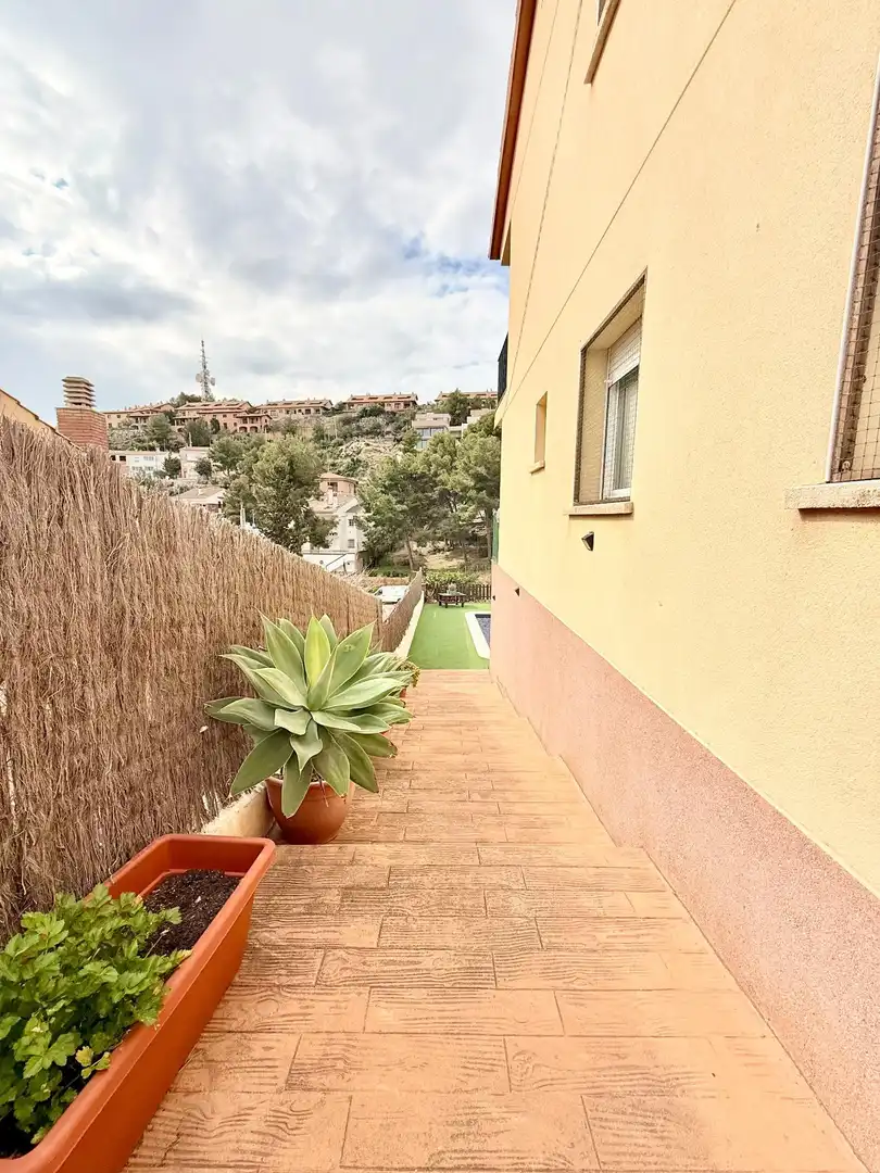 Vista exterior de Casa adosada en venta en Calafell con Calefacción, Jardín privado y Terraza