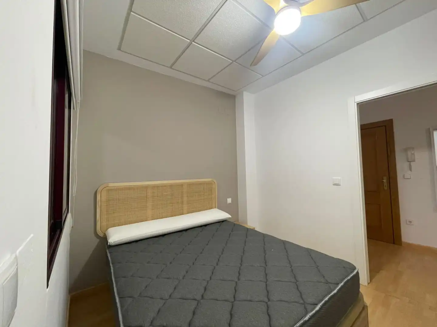 Dormitori de Pis de lloguer en Valdepeñas amb Aire condicionat i Calefacció