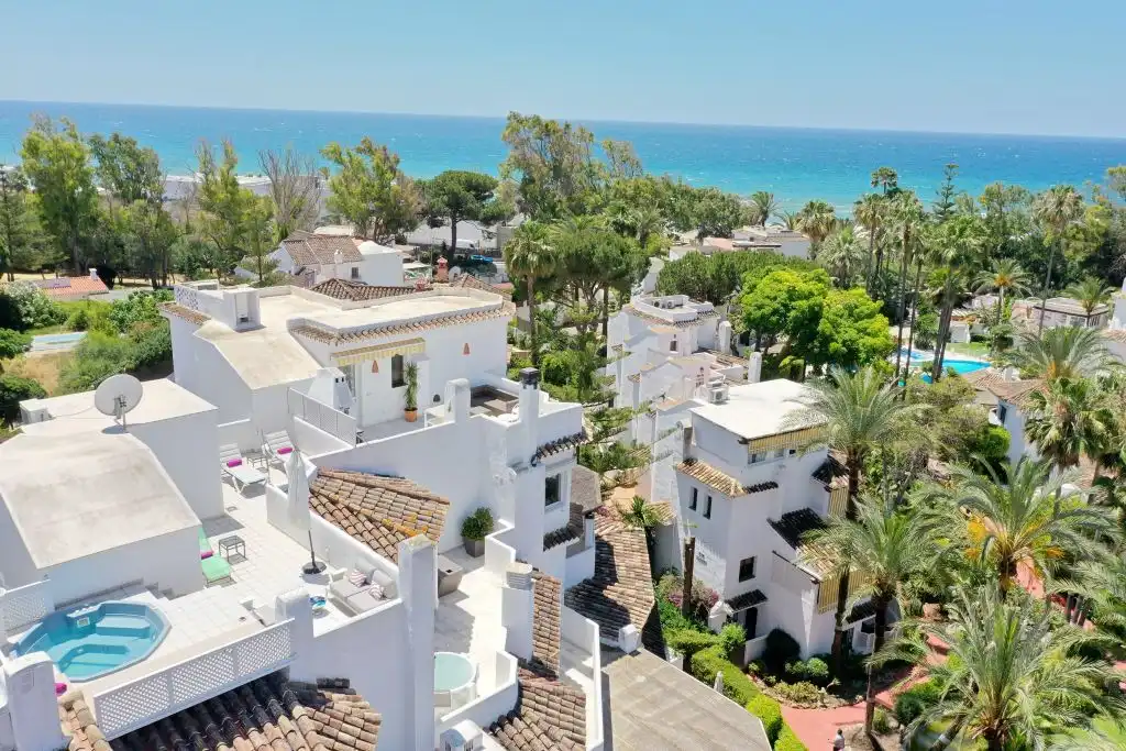 Vista exterior de Ático en venta en Marbella con Aire acondicionado, Calefacción y Terraza