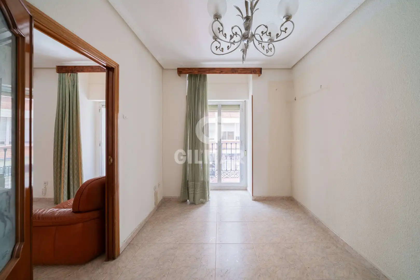 Piso en venta en Madrid con Calefacción y Trastero