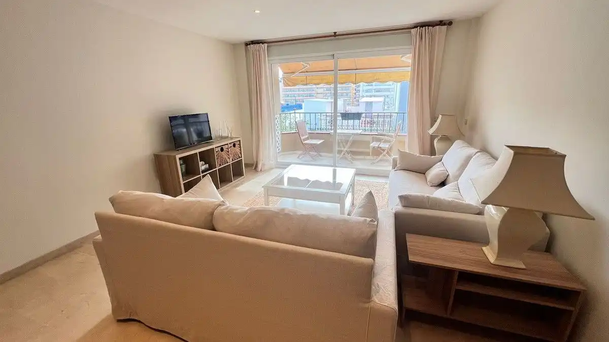 Sala d'estar de Apartament de lloguer en Marbella amb Aire condicionat, Calefacció i Terrassa