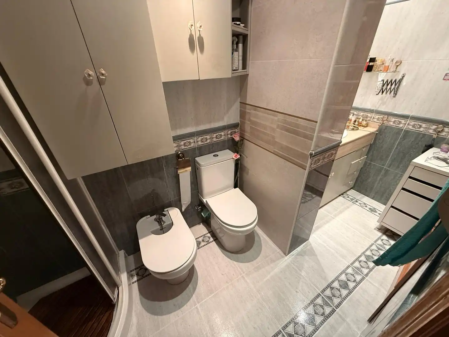 Bathroom of Flat for sale in Valencia  with Air Conditioner and Balcony