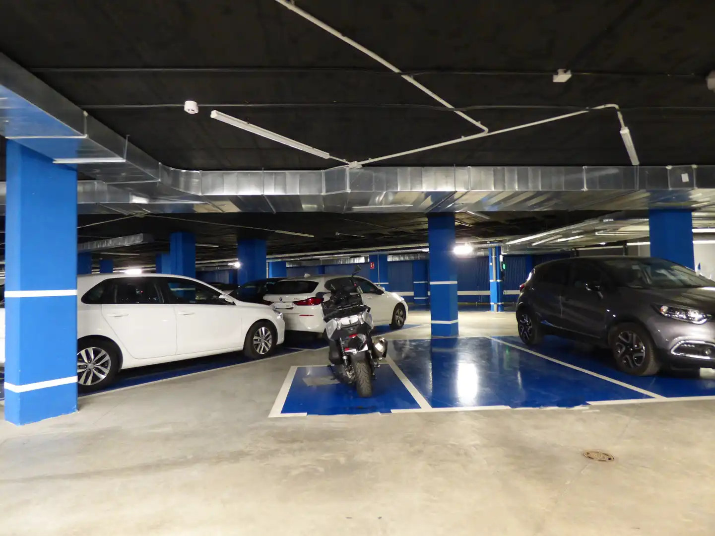 Parkplatz von Garage zum Verkauf in Madrid