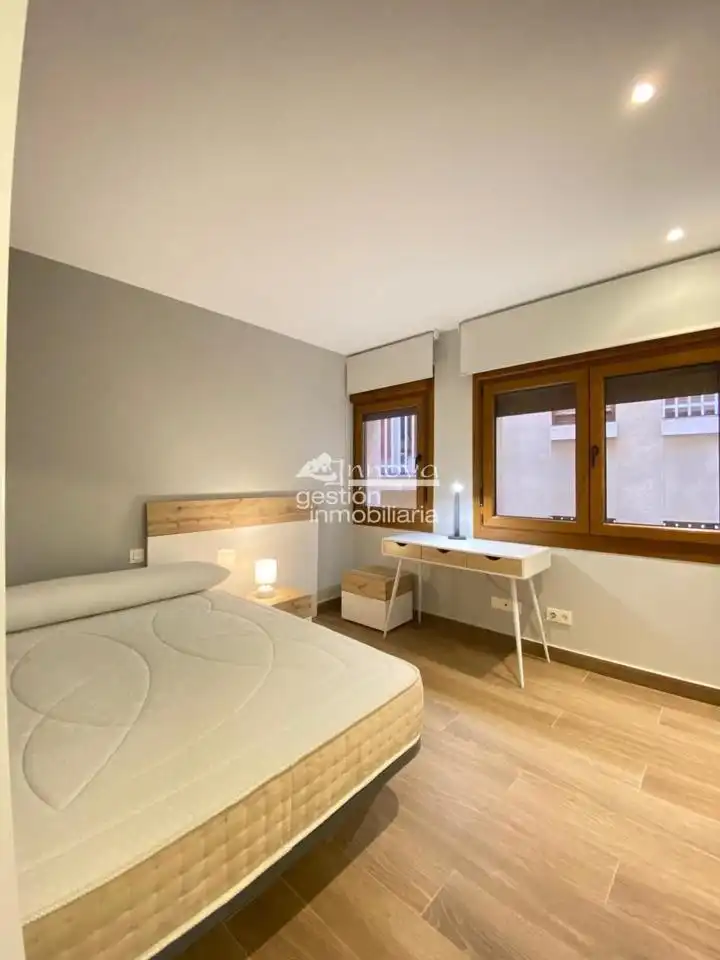 Ground floor for rent in San Nicolás, Plaza Mayor - San Agustín
