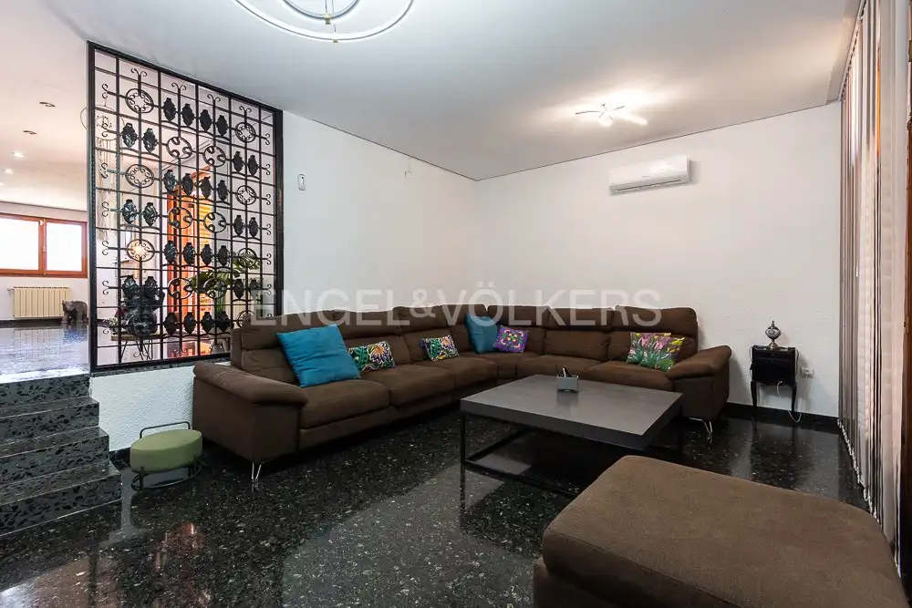 Sala d'estar de Casa o xalet en venda en Paterna amb Aire condicionat, Calefacció i Jardí privat
