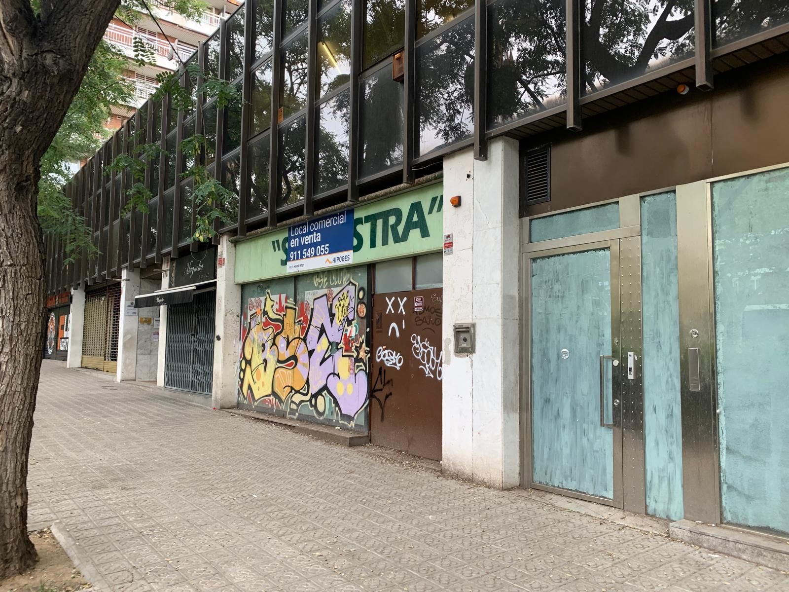 Exterior view of Premises for sale in  Barcelona Capital  with Alarm