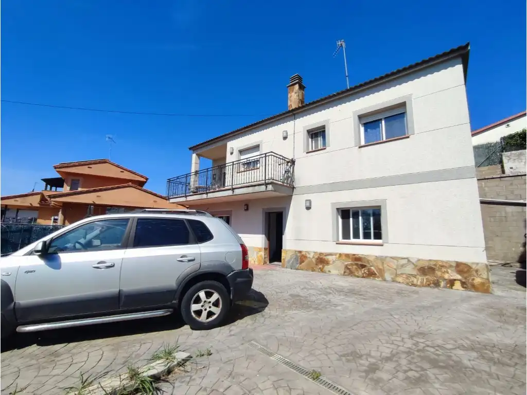 Exterior view of Houses for sale in Vidreres