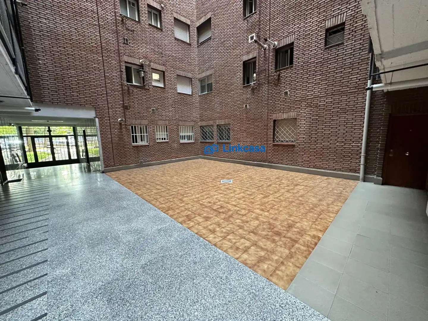 Parking of Flat for sale in Madrid  with Air Conditioner, Heating and Balcony