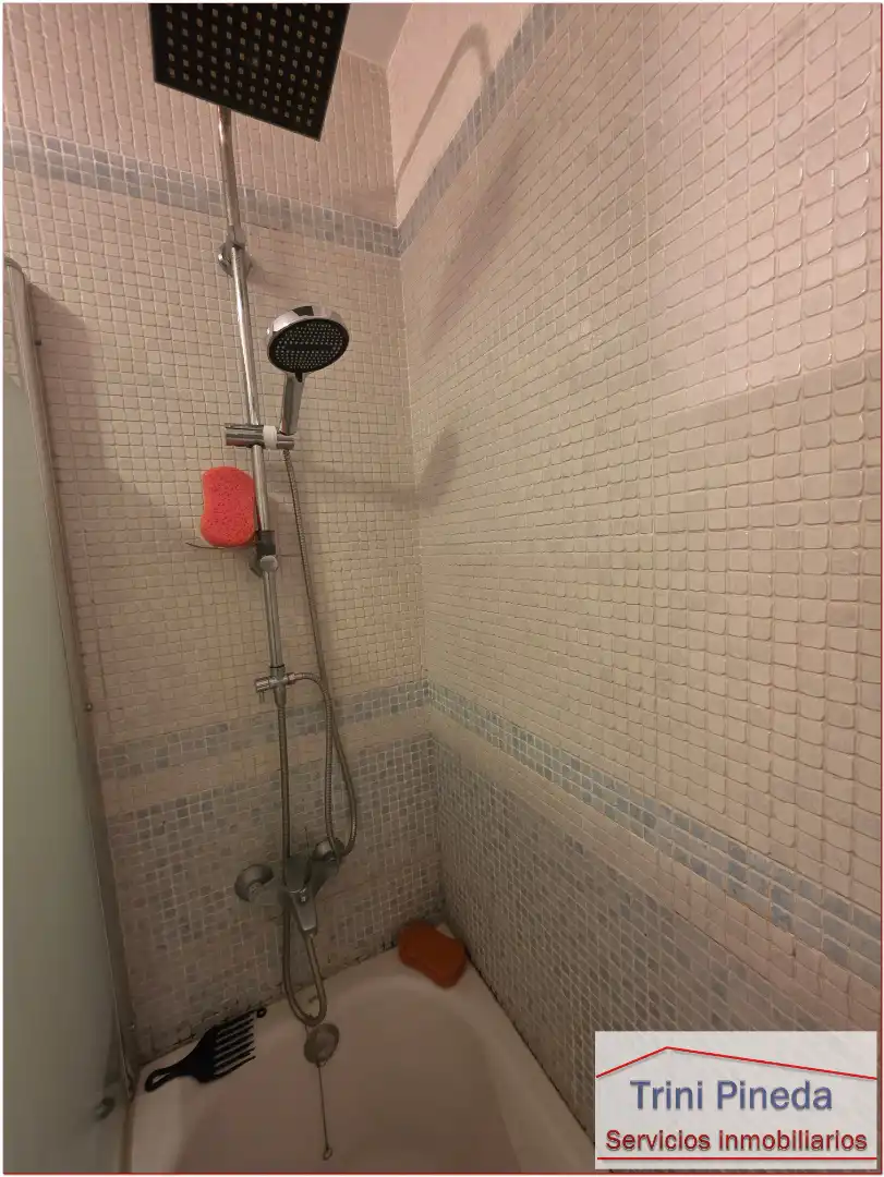 Baño de Ático en venta en Sevilla con Aire acondicionado, Terraza y Trastero