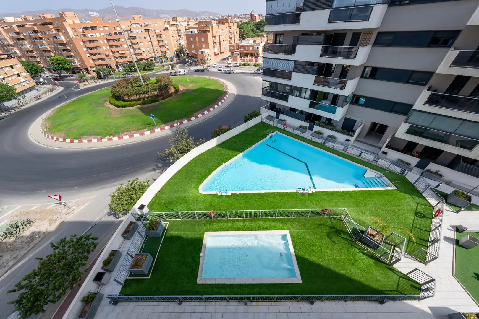 Piscina de Pis en venda en Almería amb Aire condicionat, Jardí privat i Terrassa