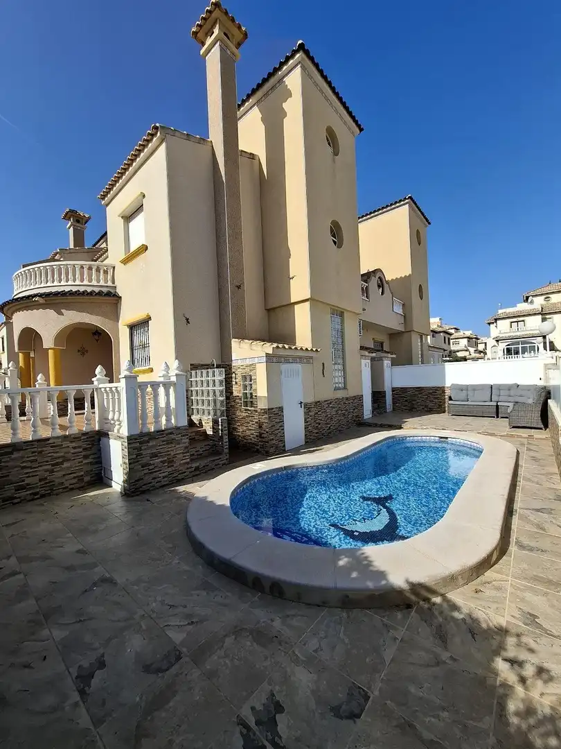 Casa aparellada amb terrassa en venda a Calle Calle Cabo de Gata, imagen 5
