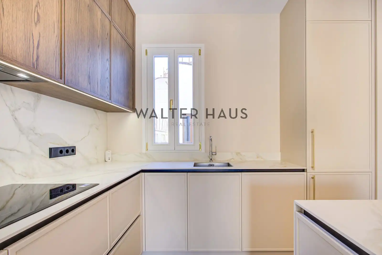 Küche von Wohnung zum Verkauf in Barcelona mit Klimaanlage und Heizung