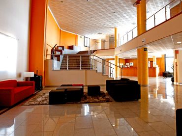 Hotel mit Pool zum Verkauf in Autovía Ruta de la Plata 8