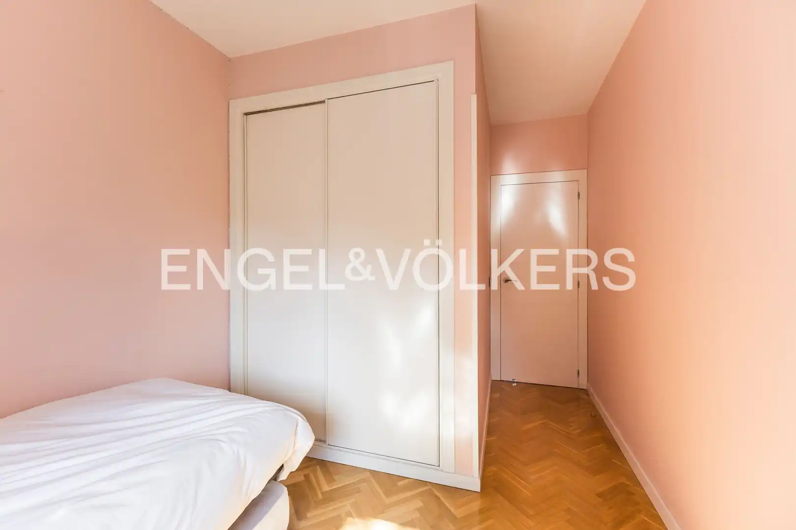 Bedroom of Flat for rent in Madrid  with Air Conditioner, Heating and Private garden