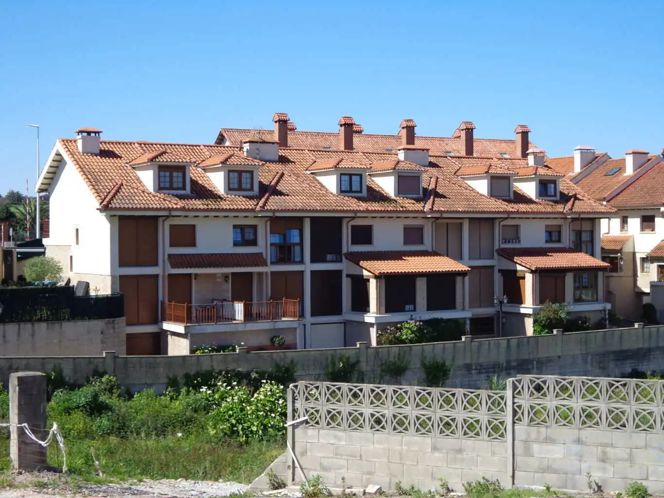 Vista exterior de Casa o xalet de lloguer en Ribamontán al Mar amb Aire condicionat, Jardí privat i Parquet