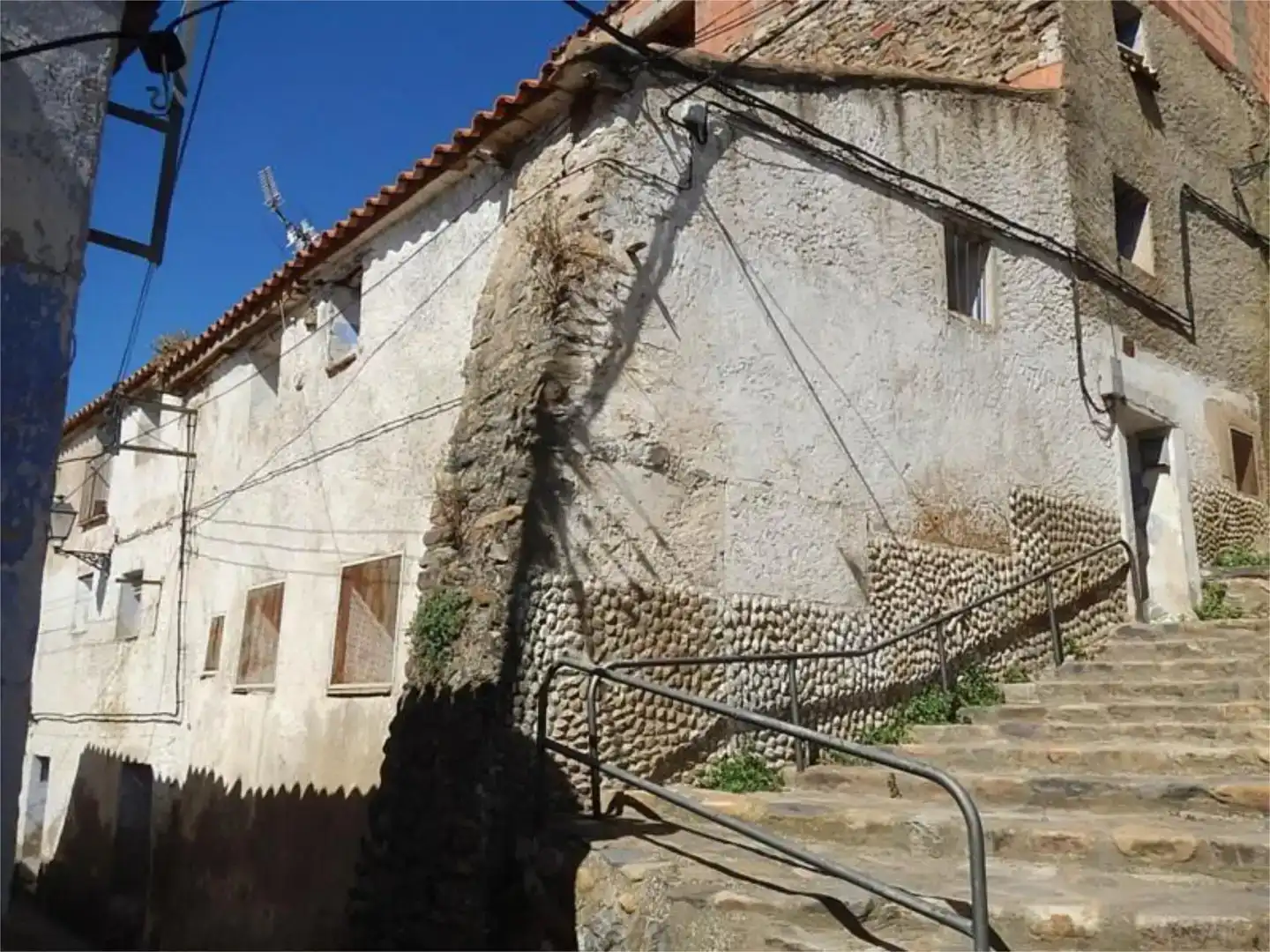 Vista exterior de Casa adosada en venda en Añón de Moncayo amb Balcó