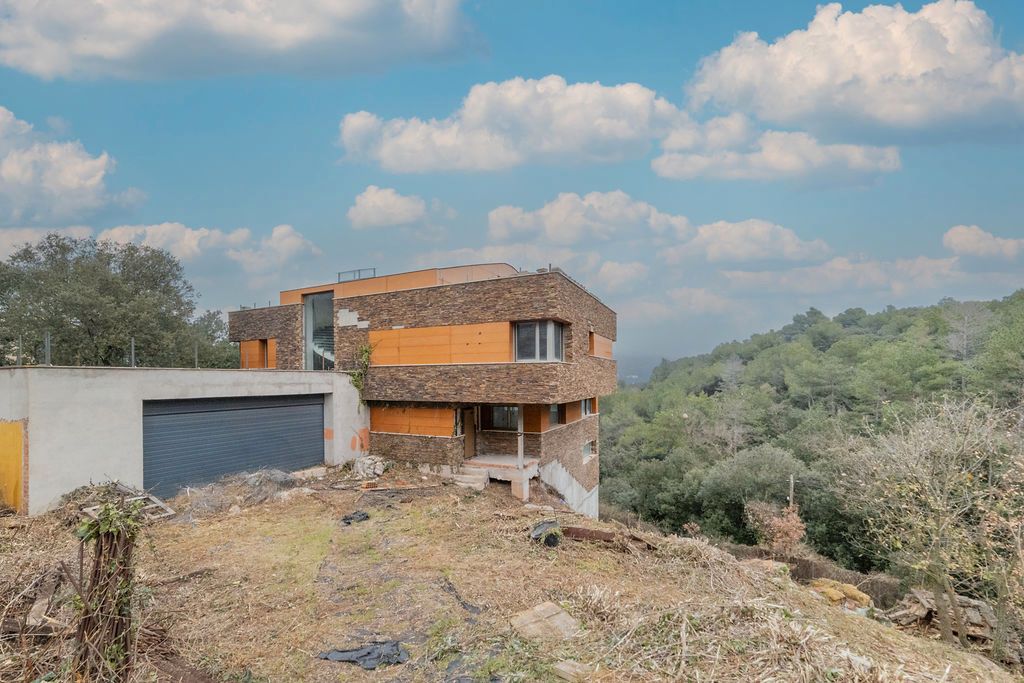 Building for sale in C/ Alba de La Barata , Matadepera