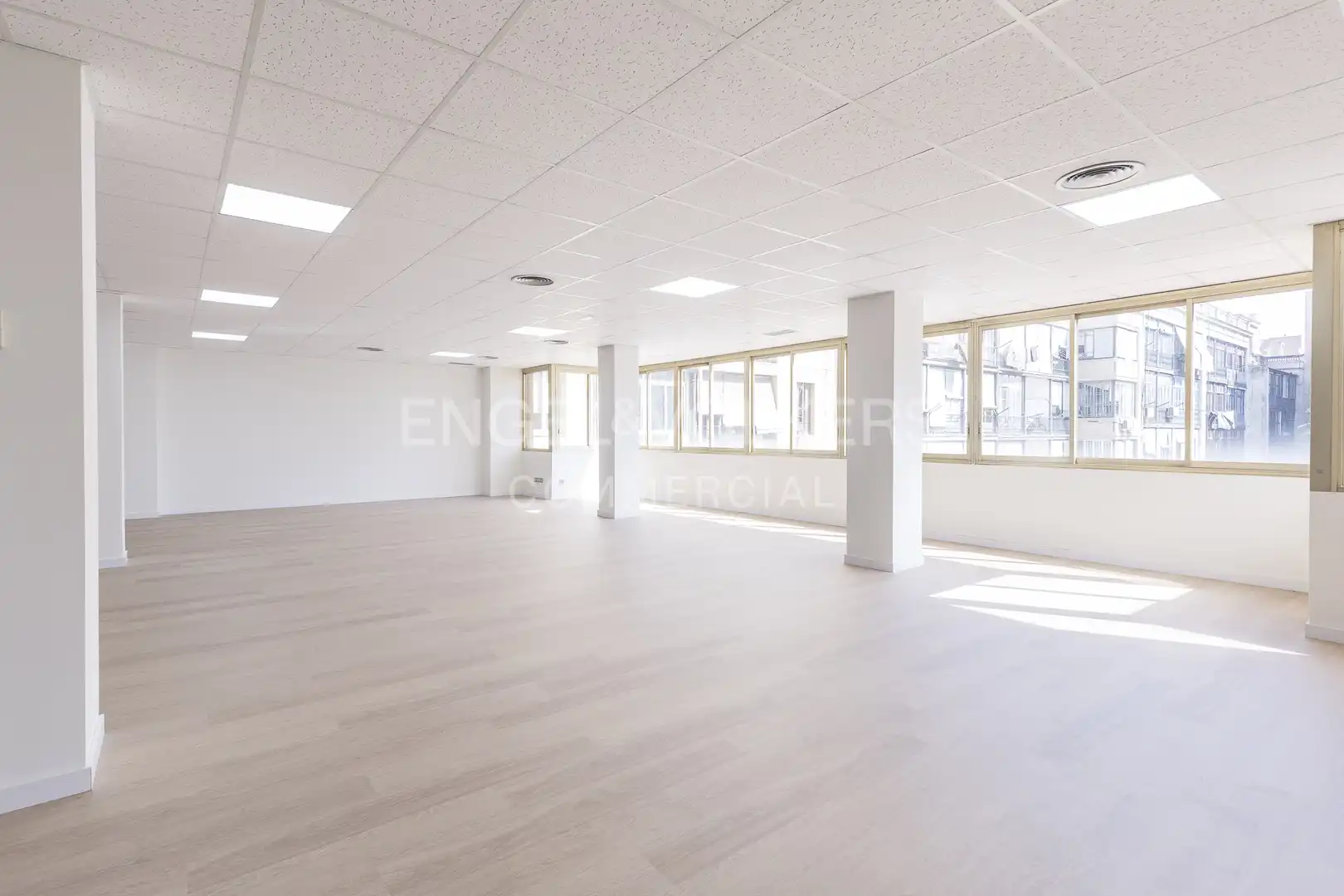 Office for rent in Barcelona  with Air Conditioner and Heating