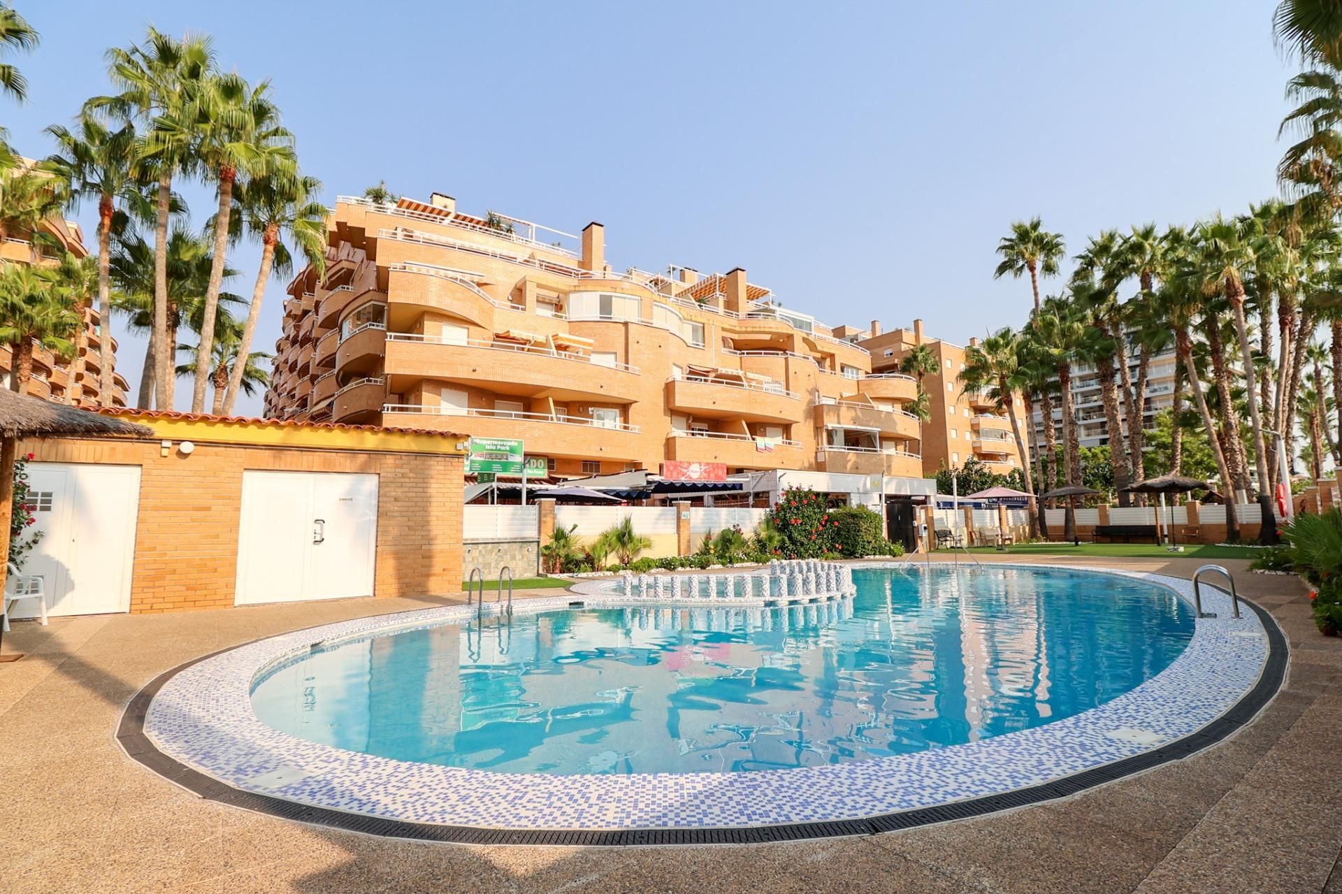 Piscina de Apartament en venda en Oropesa del Mar / Orpesa amb Aire condicionat, Jardí privat i Terrassa