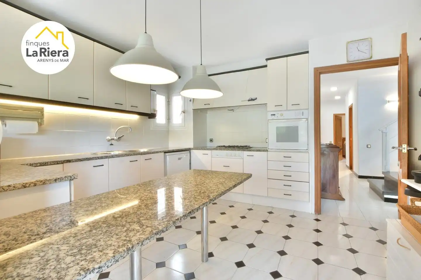 Küche von Haus oder Chalet zum Verkauf in Arenys de Munt mit Klimaanlage, Heizung und Privatgarten
