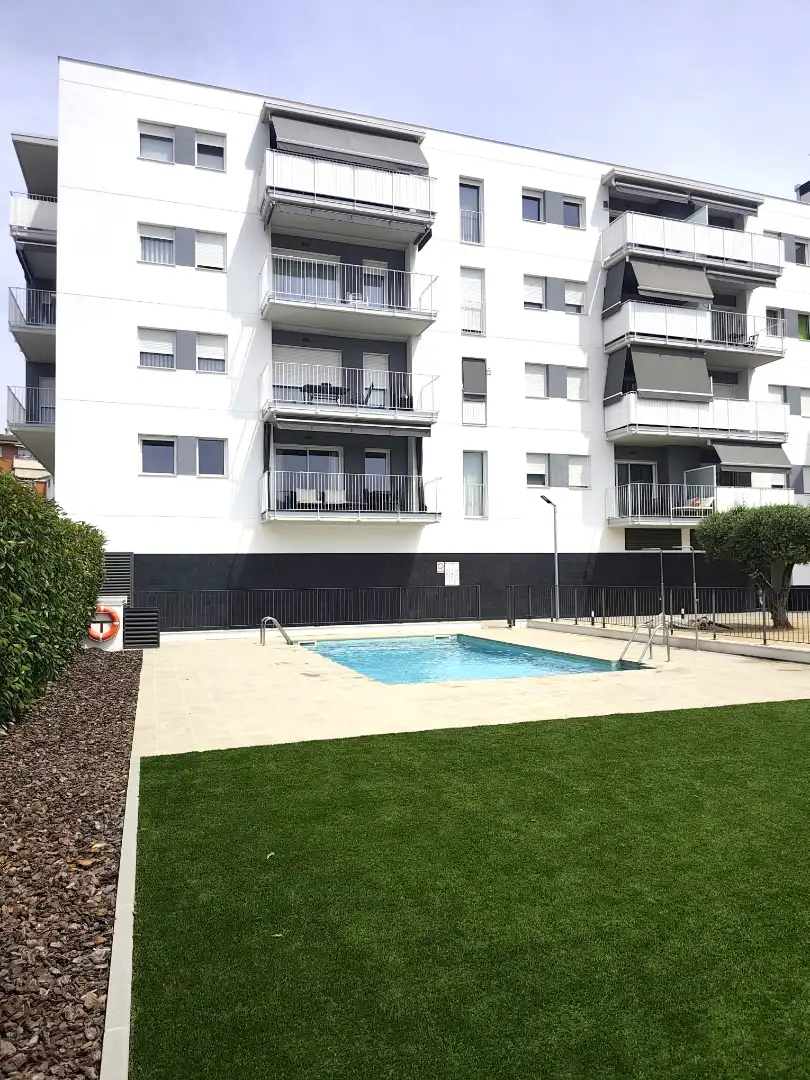 Schwimmbecken von Wohnung zum Verkauf in Abrera mit Klimaanlage, Heizung und Parkett