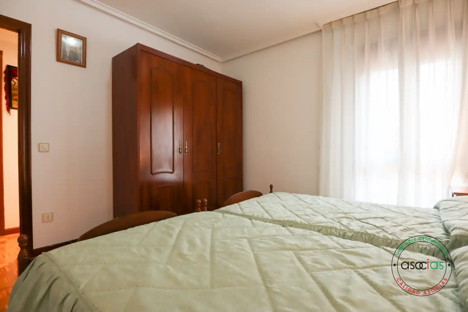 Habitación de Piso en venta en Oviedo  con Calefacción, Parquet y Terraza