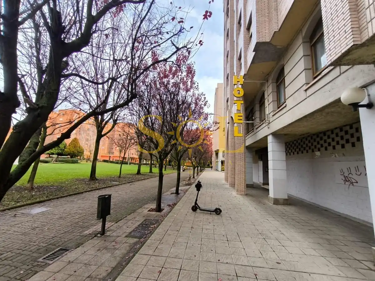 Local comercial en venda a Calle De Moisés De León 47, imagen 4