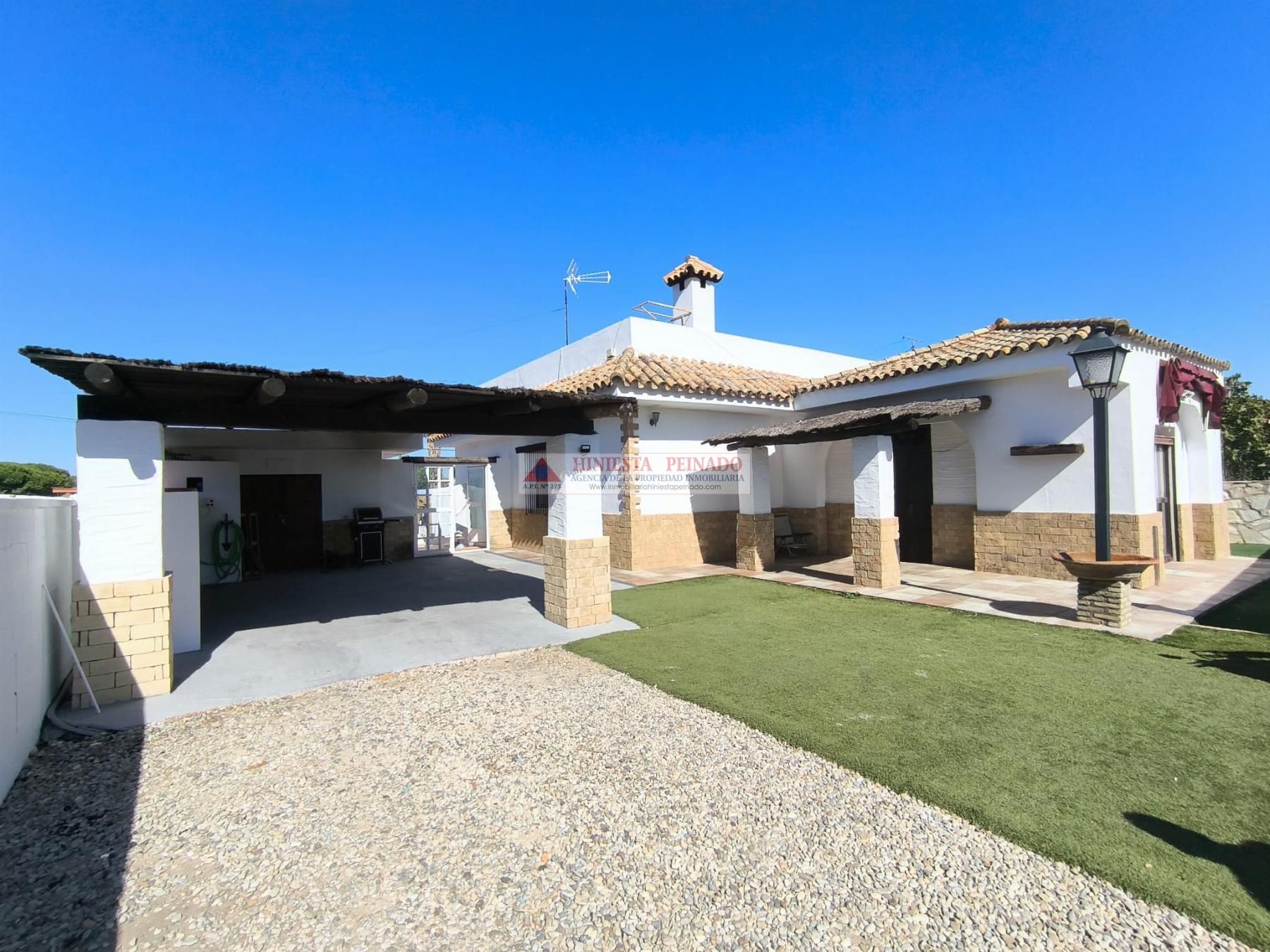 Exterior view of House or chalet for sale in El Puerto de Santa María  with Air Conditioner, Terrace and Storage room