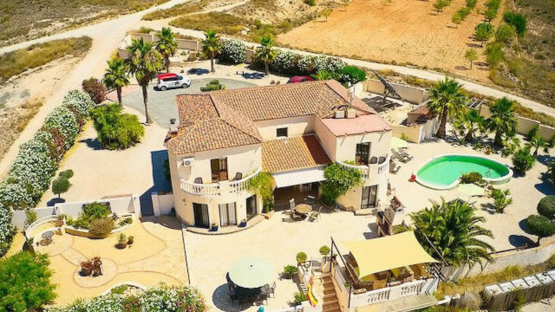 Vista exterior de Casa o xalet en venda en Orihuela amb Aire condicionat, Terrassa i Alarma