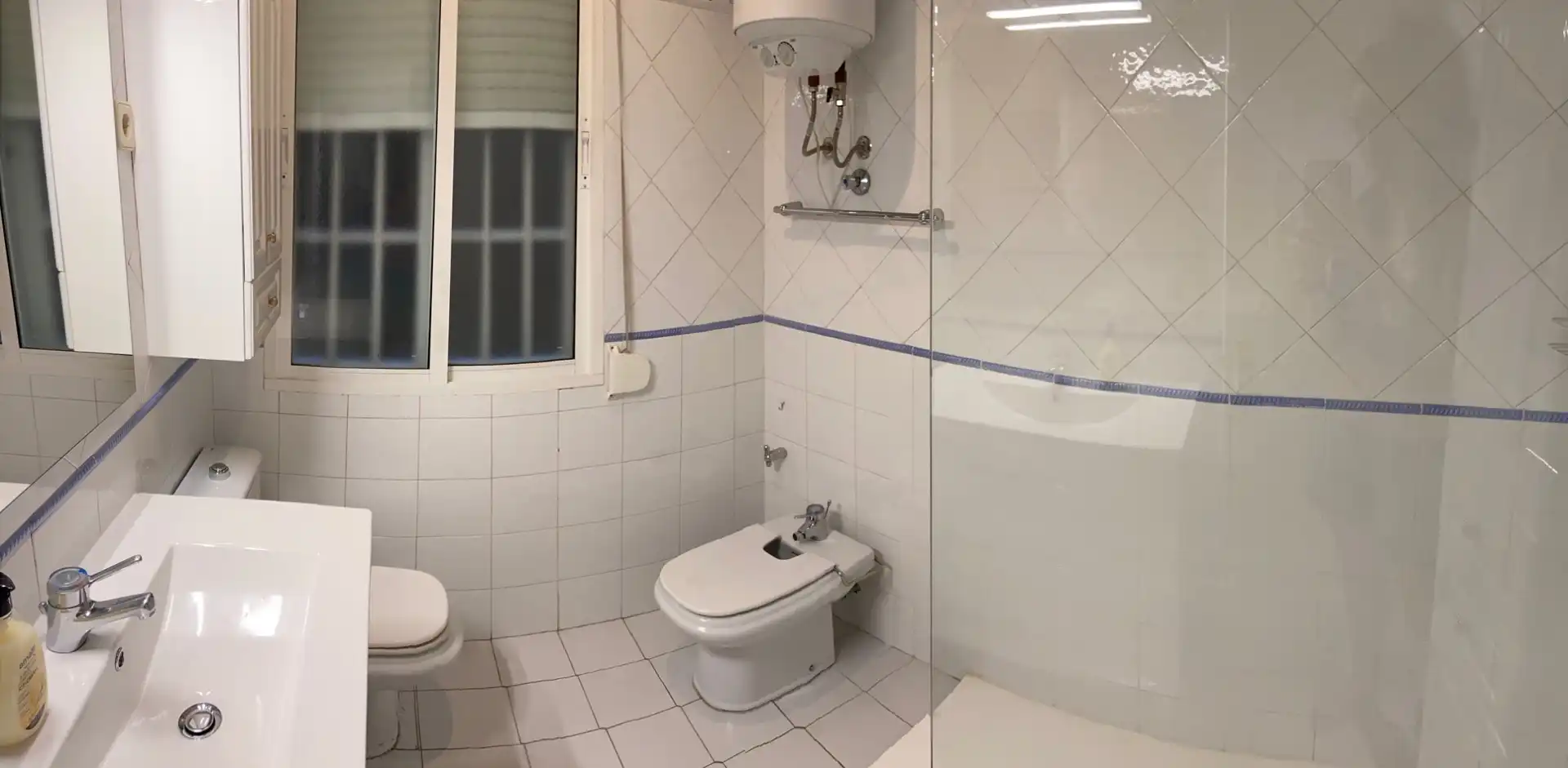Bany de Apartament de lloguer en Madrid amb Calefacció, Moblat i Forn