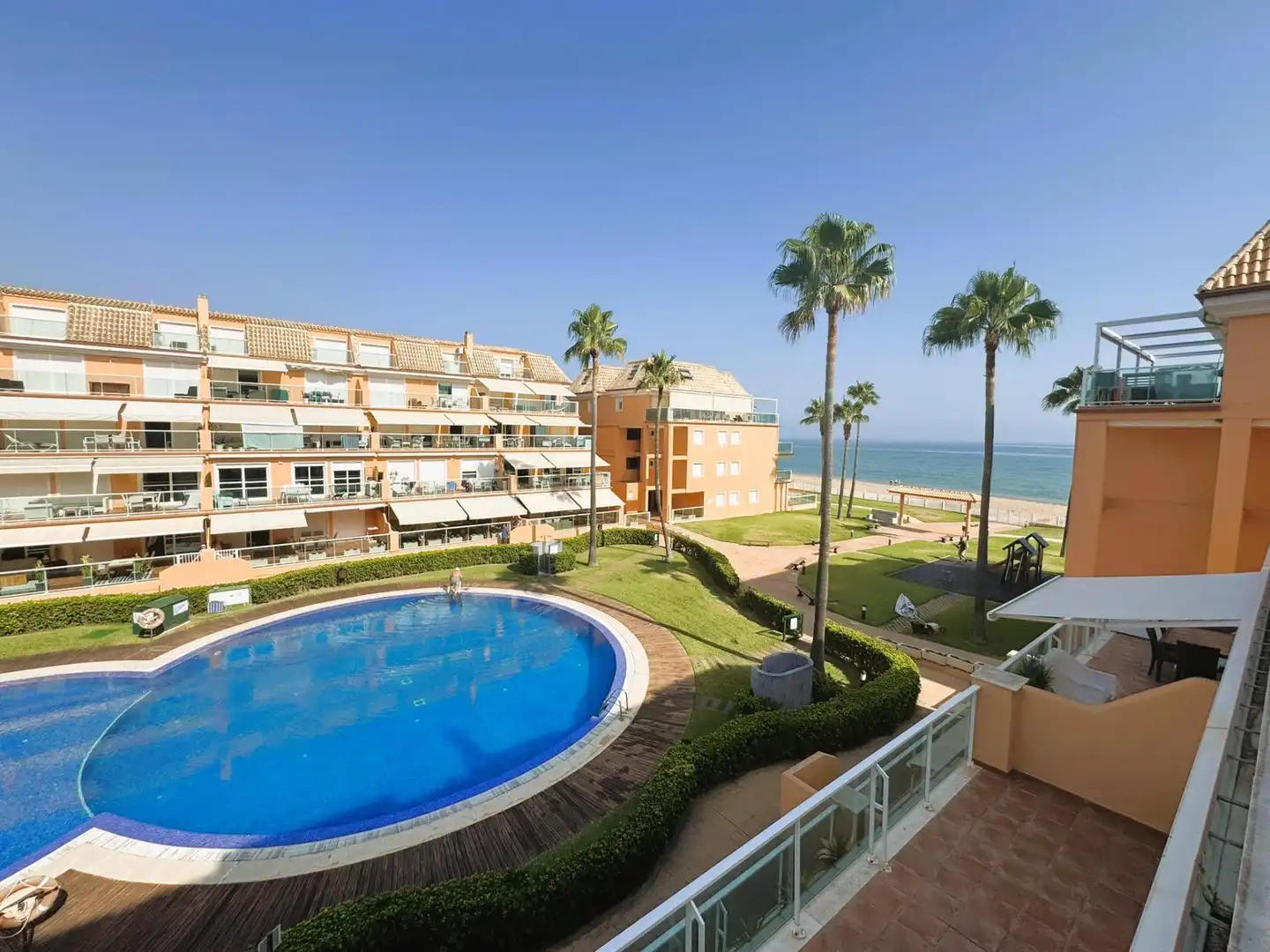 Vista exterior de Apartament en venda en Dénia amb Aire condicionat, Jardí privat i Terrassa