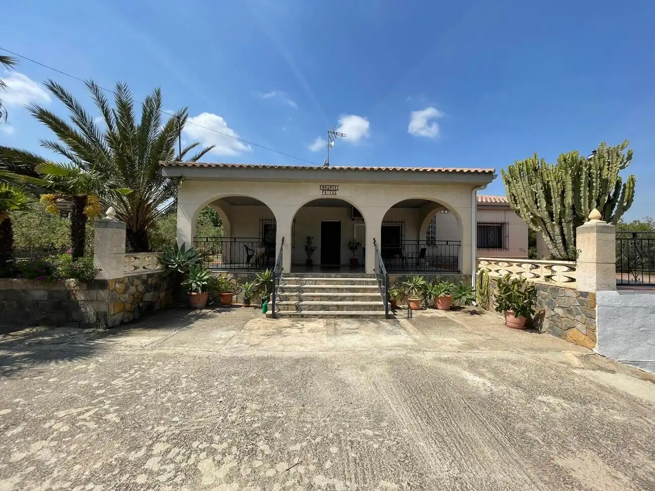 Vista exterior de Casa o xalet en venda en Alicante / Alacant amb Piscina