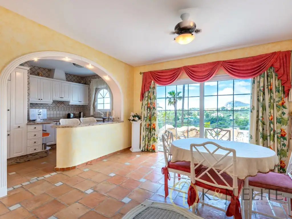 Comedor de Casa o chalet en venta en La Nucia con Calefacción, Jardín privado y Terraza