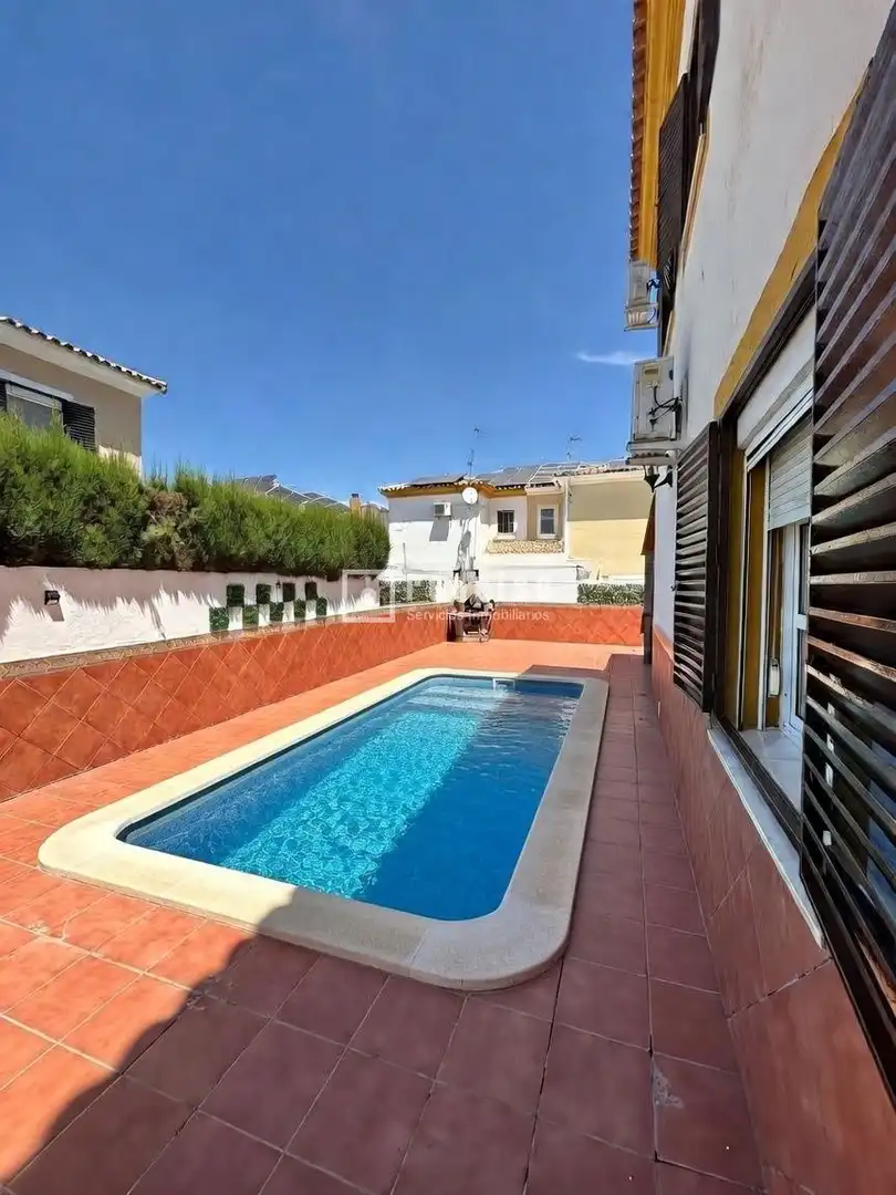 Piscina de Casa o chalet en venta en Mairena del Aljarafe con Aire acondicionado, Terraza y Trastero