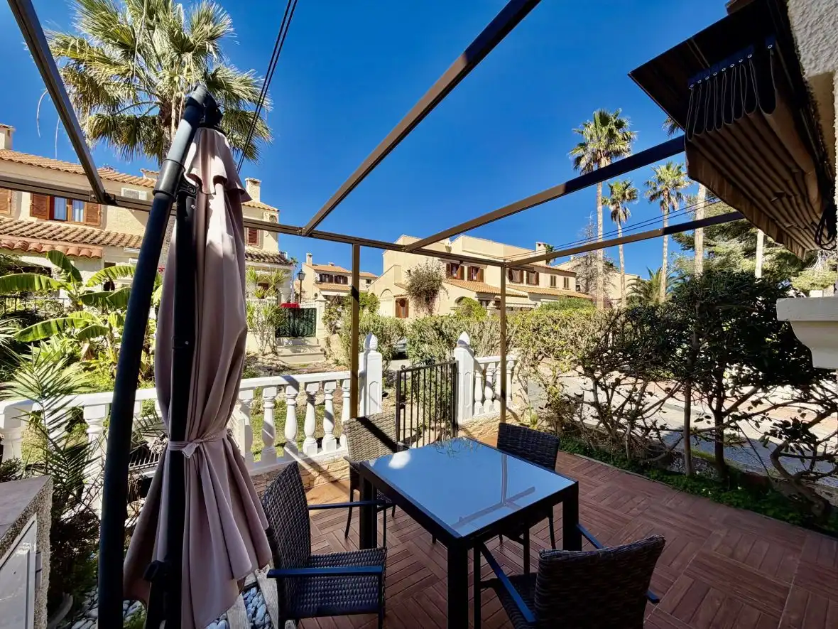 Bungalow con piscina en venta en Avenida de Escandinavia, imagen 6