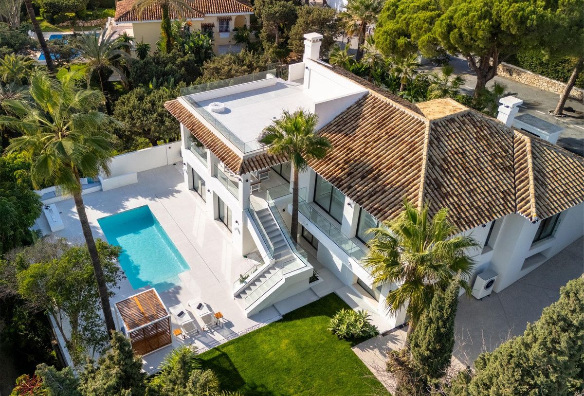 Exterior view of House or chalet for sale in Marbella  with Air Conditioner, Private garden and Terrace