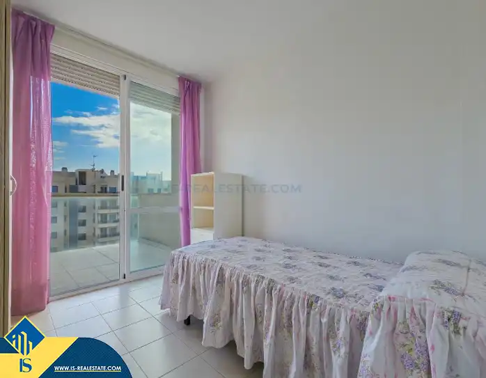 Habitación de Dúplex en venta en Guardamar del Segura con Terraza, Amueblado y Piscina comunitaria