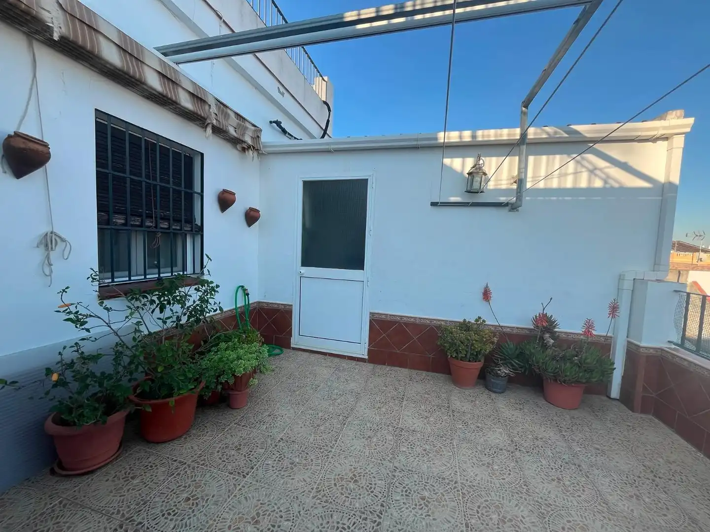 Vista exterior de Piso en venta en Los Palacios y Villafranca con Trastero