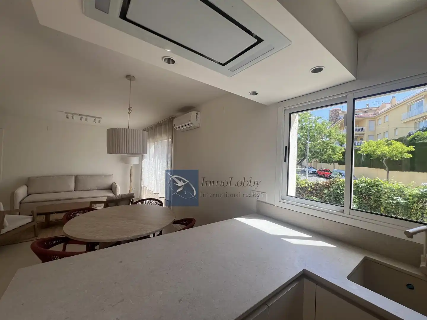 Menjador de Apartament de lloguer en Castell d'Aro, Platja d'Aro i s'Agaró amb Aire condicionat, Terrassa i Piscina comunitària
