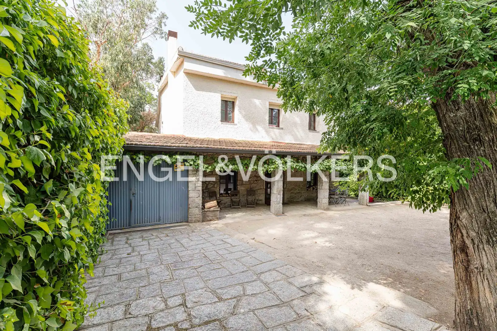 Vista exterior de Casa o xalet en venda en Galapagar amb Calefacció, Jardí privat i Terrassa