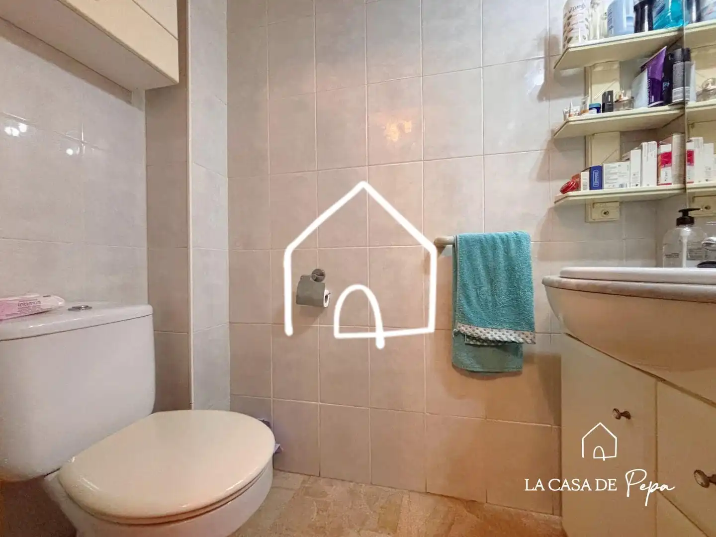 Baño de Casa adosada en venta en Viladecans con Aire acondicionado, Calefacción y Jardín privado