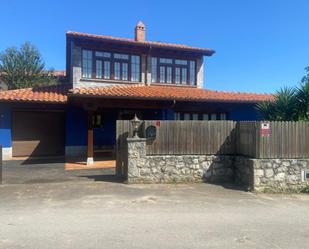 Exterior view of House or chalet for sale in Llanes