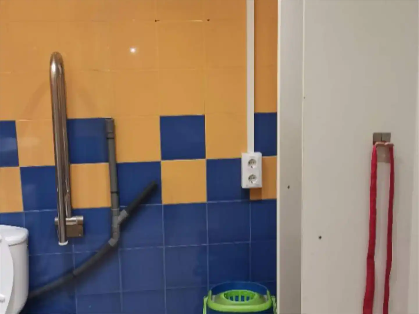 Badezimmer von Geschaftsraum zur Miete in Granada mit Möbliert