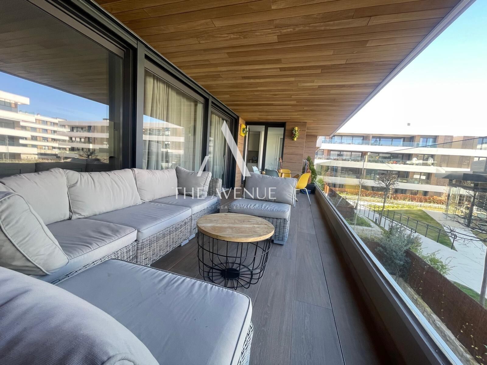 Terrassa de Pis en venda en La Moraleja amb Aire condicionat, Calefacció i Jardí privat