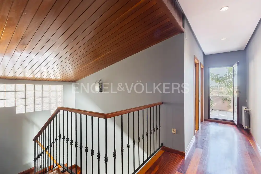 Houses for sale in La Pobla de Vallbona  with Air Conditioner, Heating and Private garden