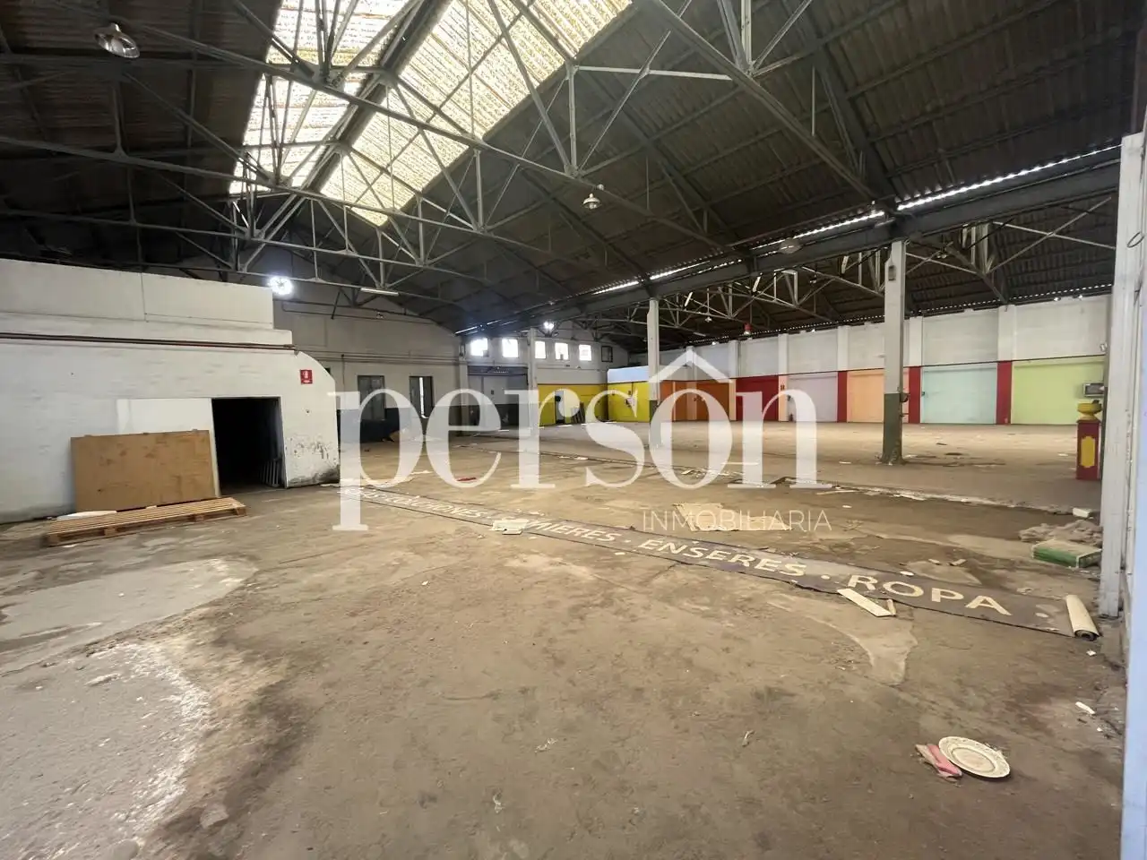 Außenansicht von Fabrikhallen zum Verkauf in Sagunto / Sagunt